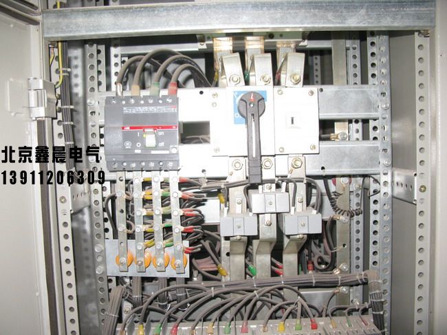 1617956303204101.jpg 機柜電裝配線。2.jpg